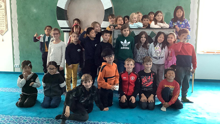 G3 students in a mosque
