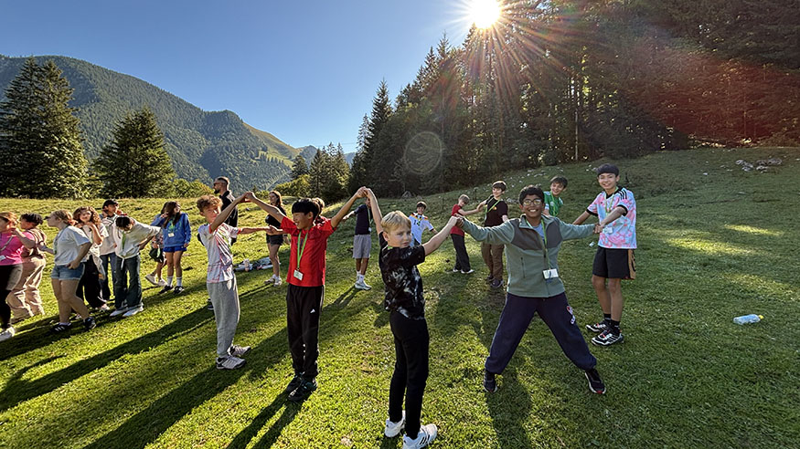 Students at Teamwork in the Mountains